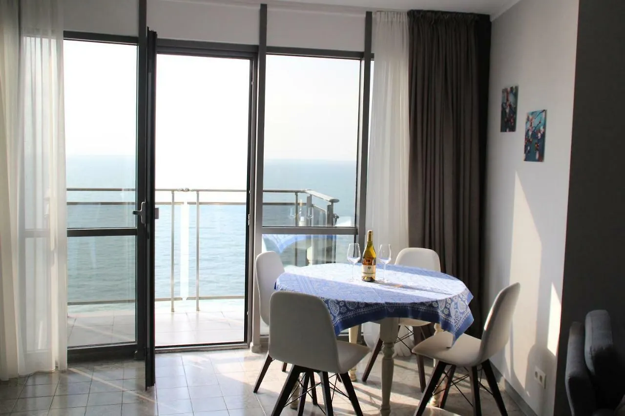 2Br Beachfront Batumi Apt Luxury & Sea Views